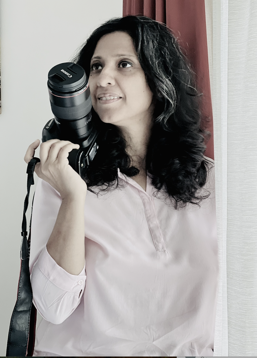 Shikha Khanna holding her camera
